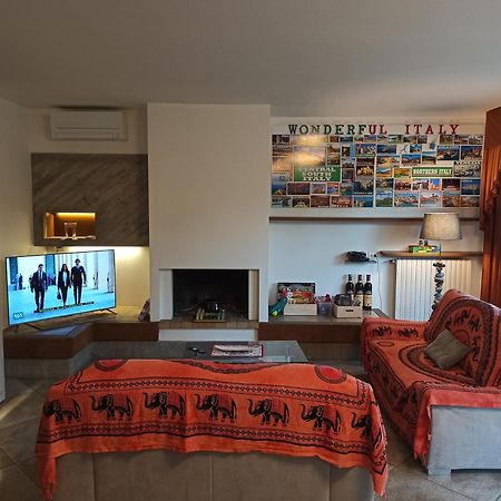 Lukas Home Con Il Cuore Appartamento 3 Camere Al Piano Terra E Appartamento 1 Camera In Taverna Merone Luaran gambar